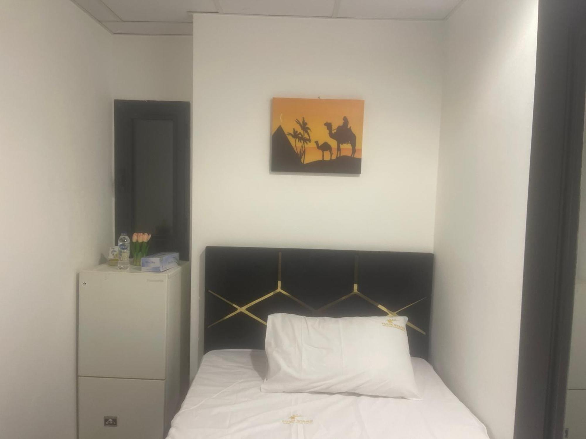 Four Stars Hostel Dubai Ngoại thất bức ảnh