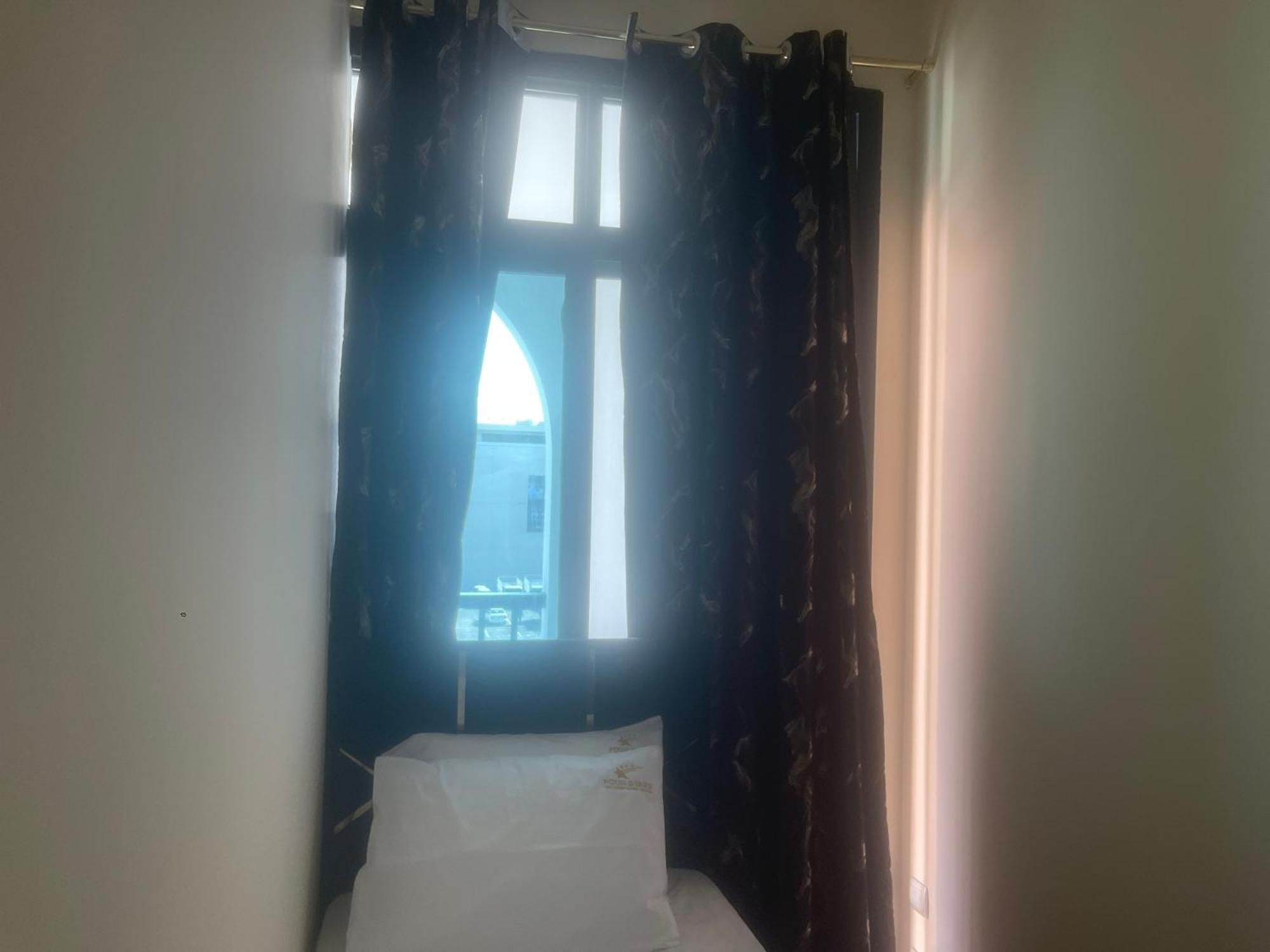 Four Stars Hostel Dubai Ngoại thất bức ảnh
