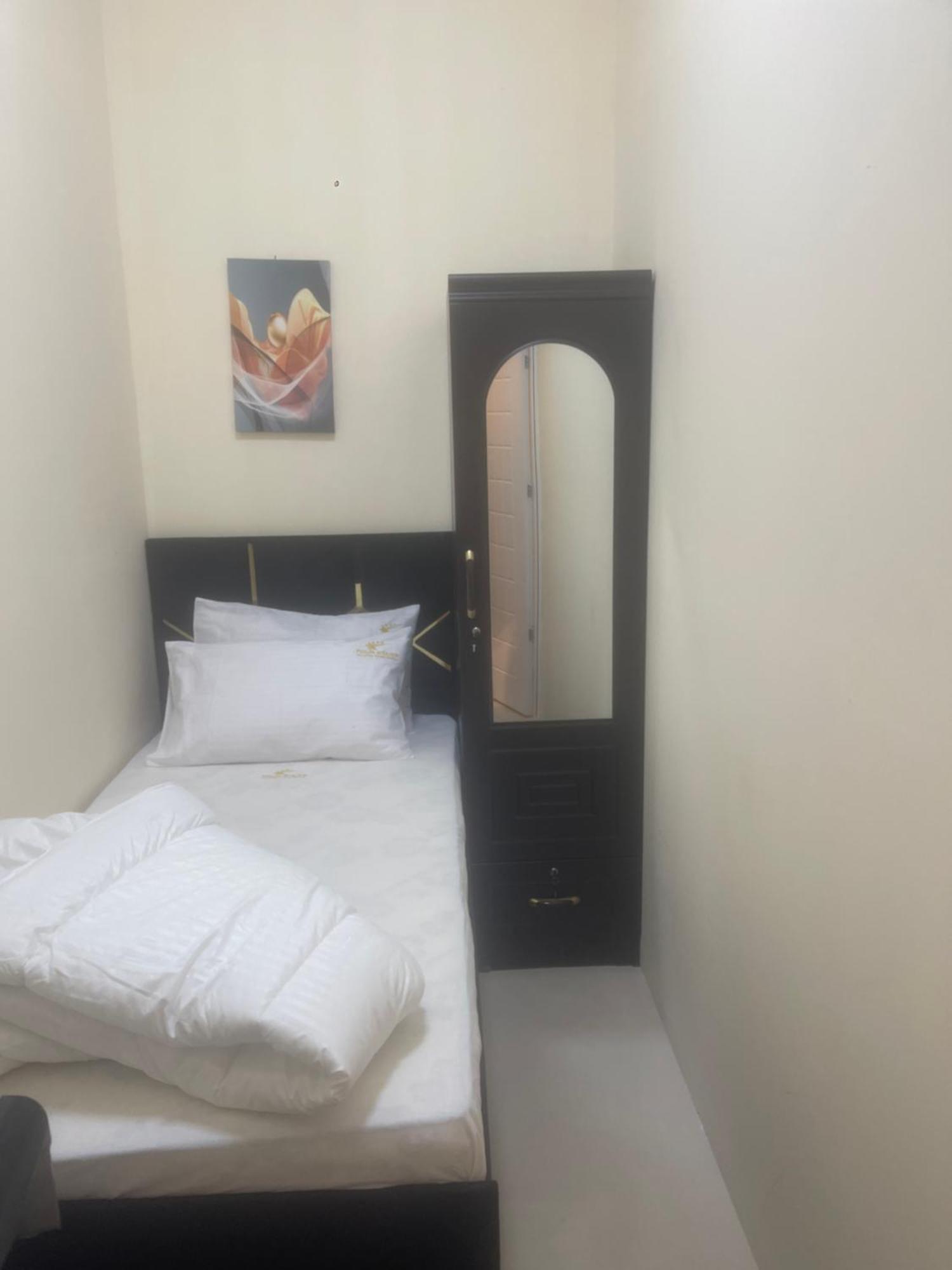 Four Stars Hostel Dubai Ngoại thất bức ảnh