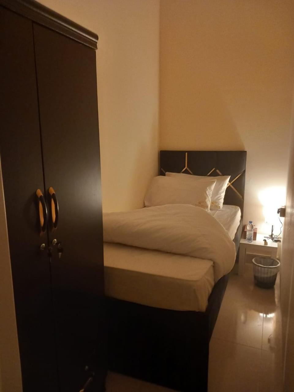 Four Stars Hostel Dubai Ngoại thất bức ảnh