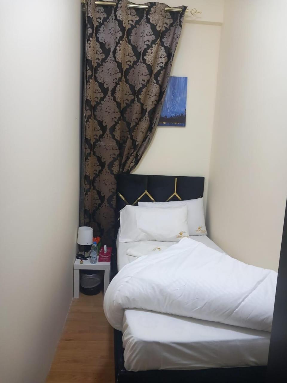Four Stars Hostel Dubai Ngoại thất bức ảnh