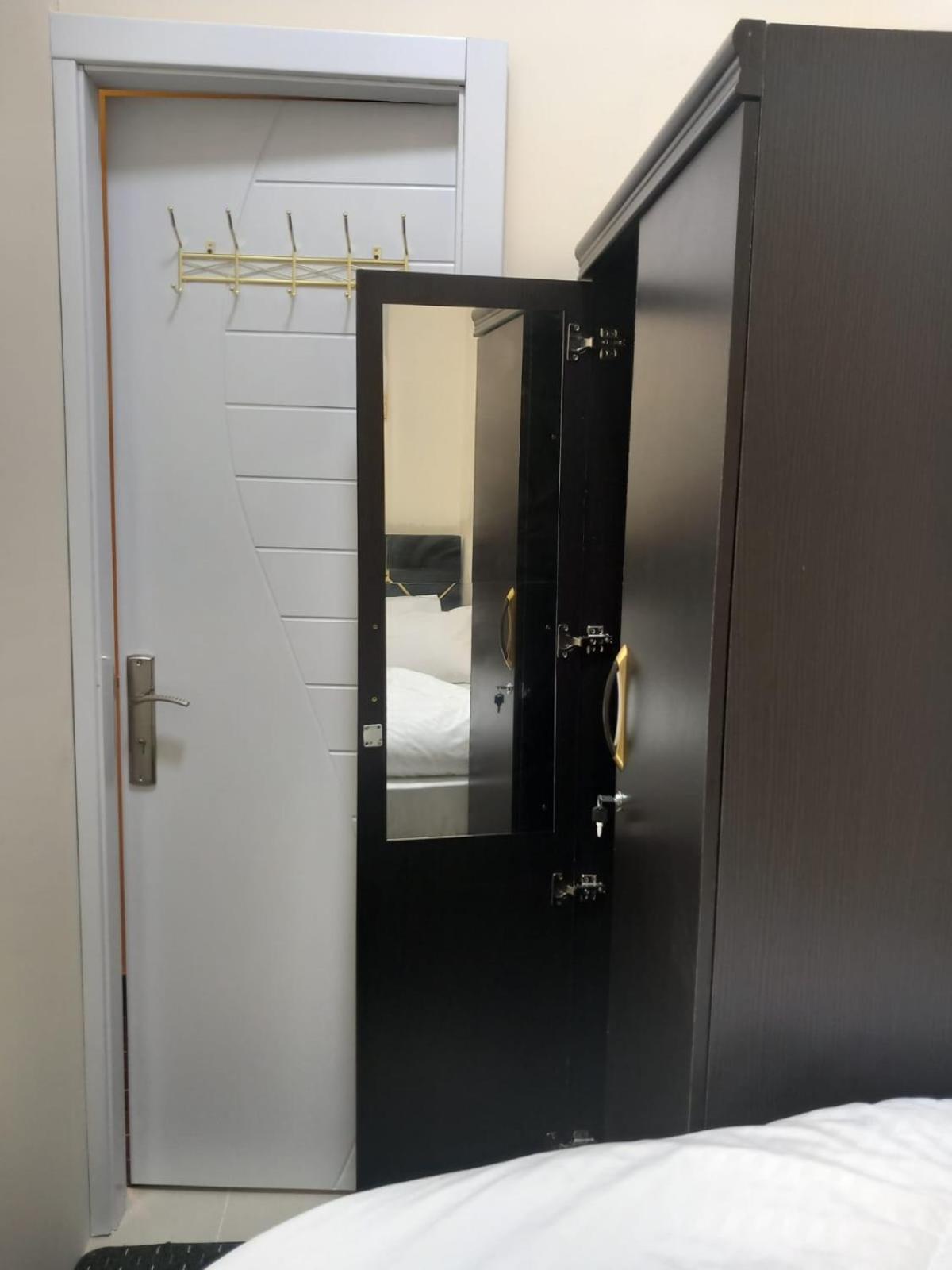 Four Stars Hostel Dubai Ngoại thất bức ảnh