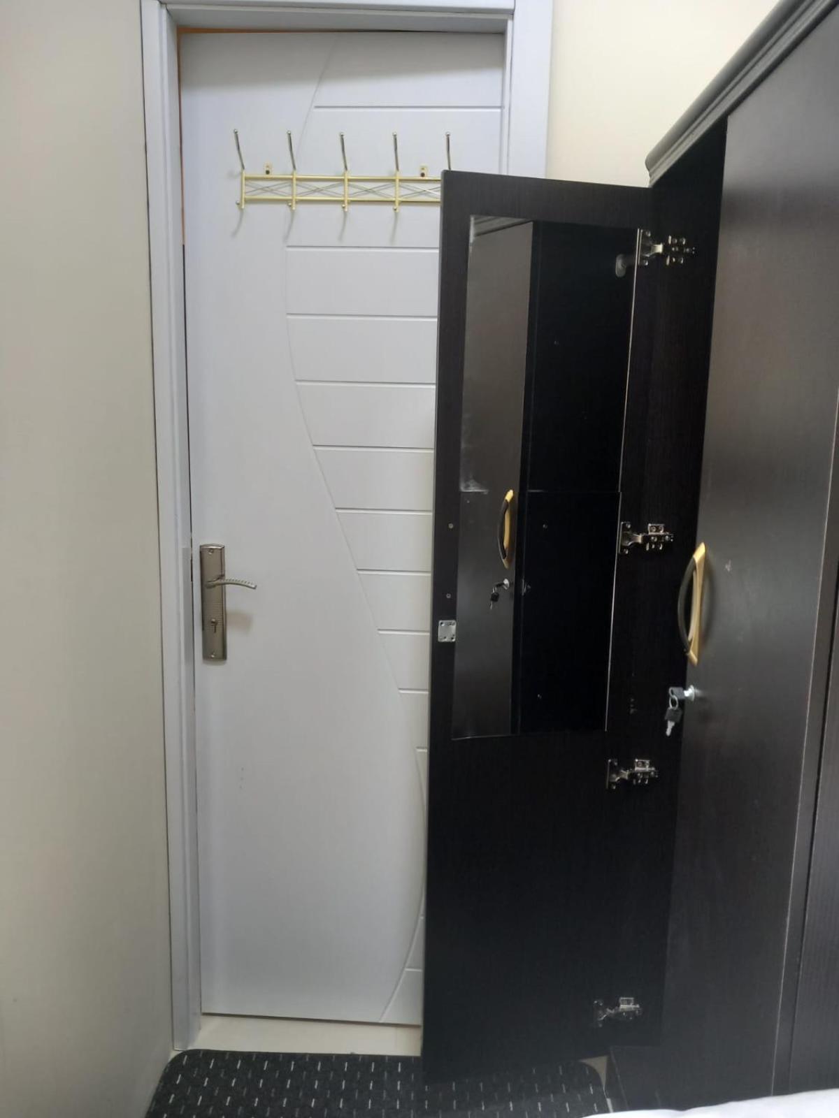 Four Stars Hostel Dubai Ngoại thất bức ảnh