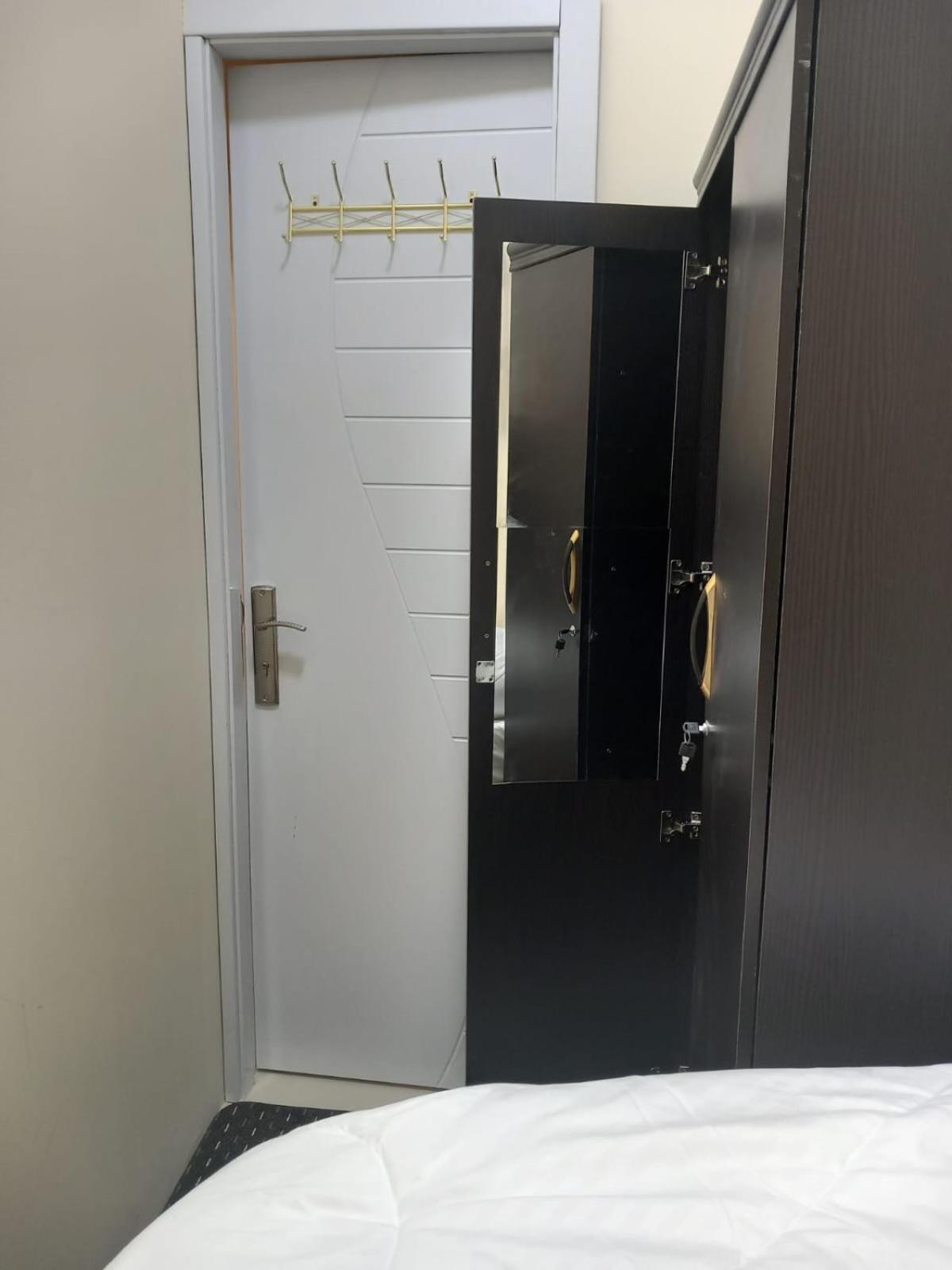 Four Stars Hostel Dubai Ngoại thất bức ảnh