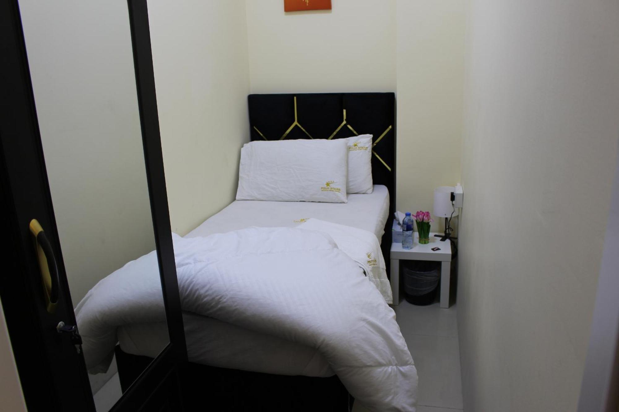 Four Stars Hostel Dubai Ngoại thất bức ảnh